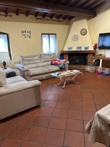 casa indipendente in vendita a Campi Bisenzio in zona Capalle