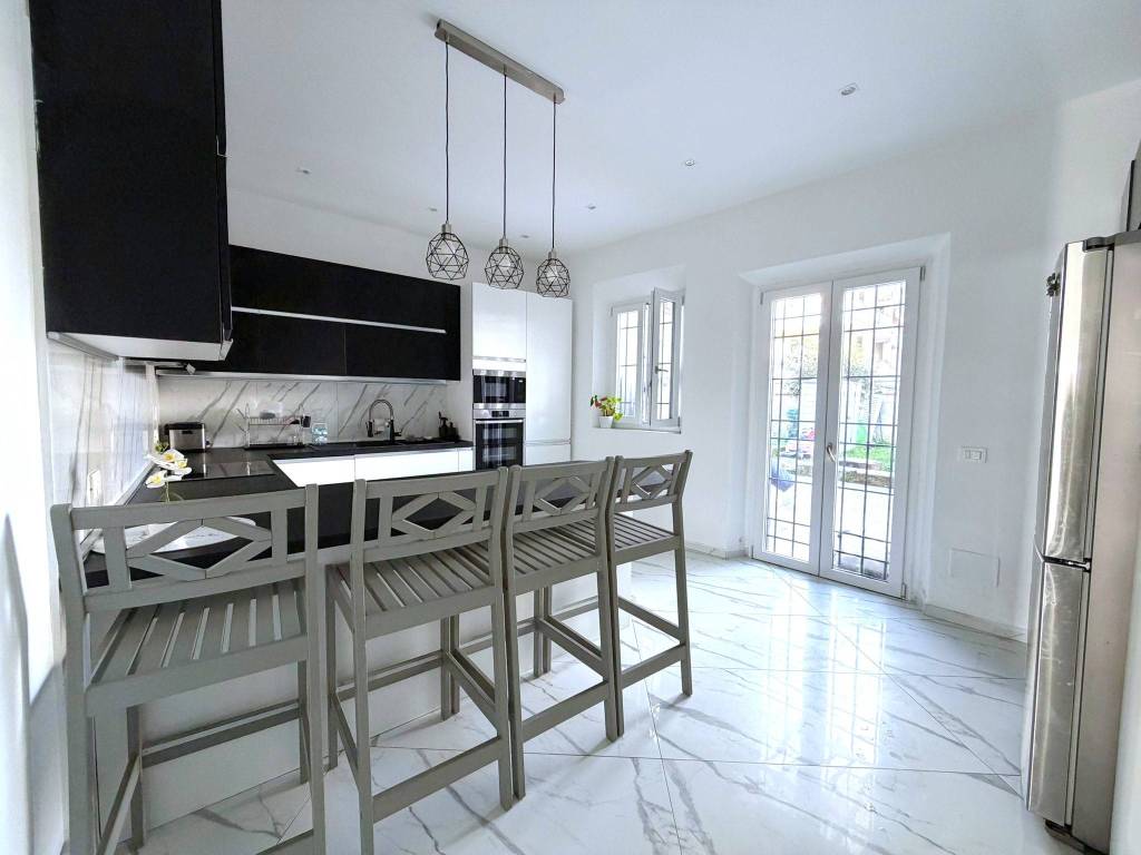 casa indipendente in vendita a Campi Bisenzio in zona Capalle