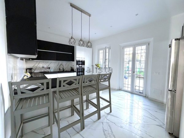 casa indipendente in vendita a Campi Bisenzio