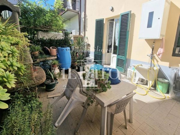 casa indipendente in vendita a Campi Bisenzio