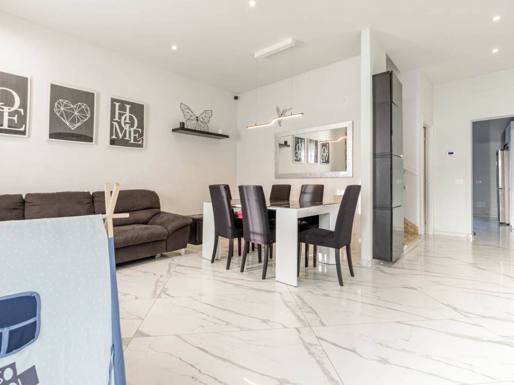 casa indipendente in vendita a Campi Bisenzio