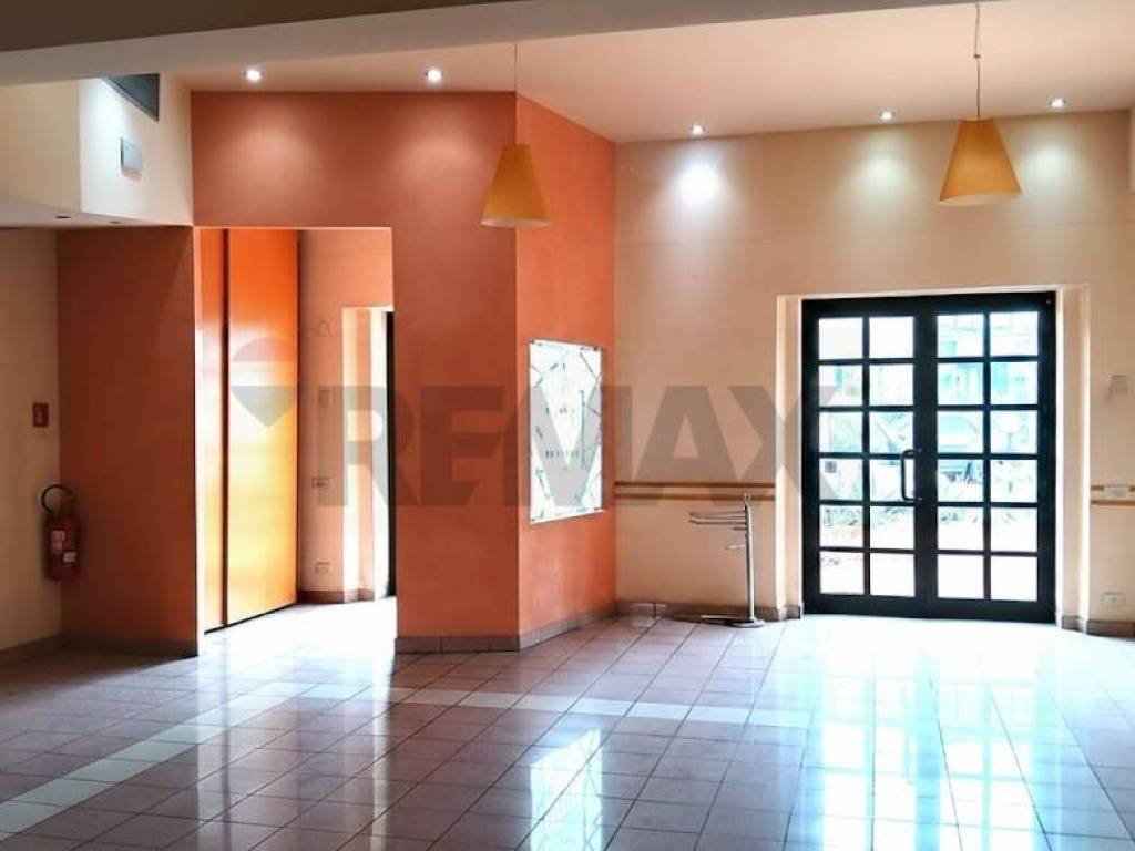 negozio in vendita a Campi Bisenzio in zona Il Rosi