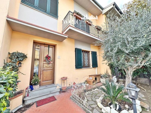 casa indipendente in vendita a Campi Bisenzio