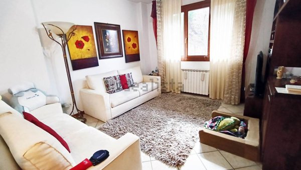 casa indipendente in vendita a Campi Bisenzio