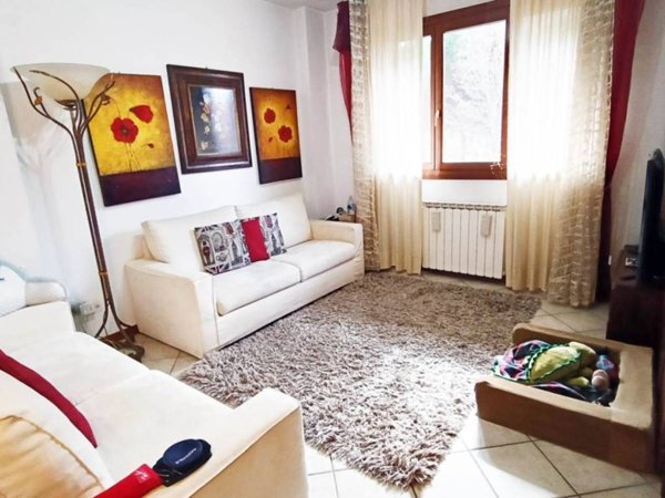 casa indipendente in vendita a Campi Bisenzio