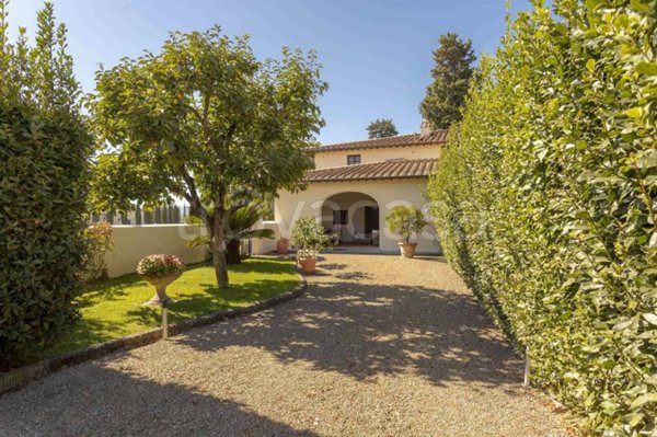 casa indipendente in vendita a Campi Bisenzio