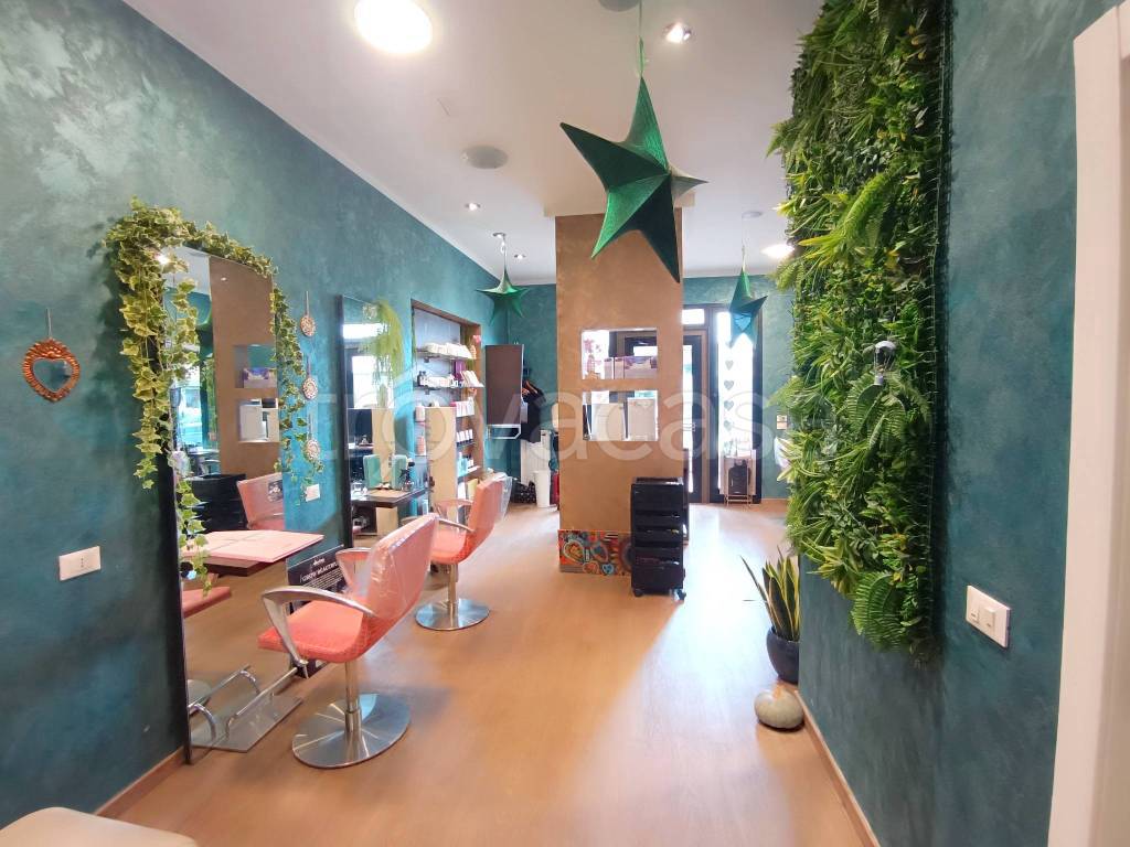 negozio in vendita a Campi Bisenzio