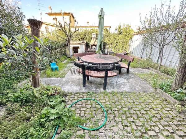 casa indipendente in vendita a Campi Bisenzio