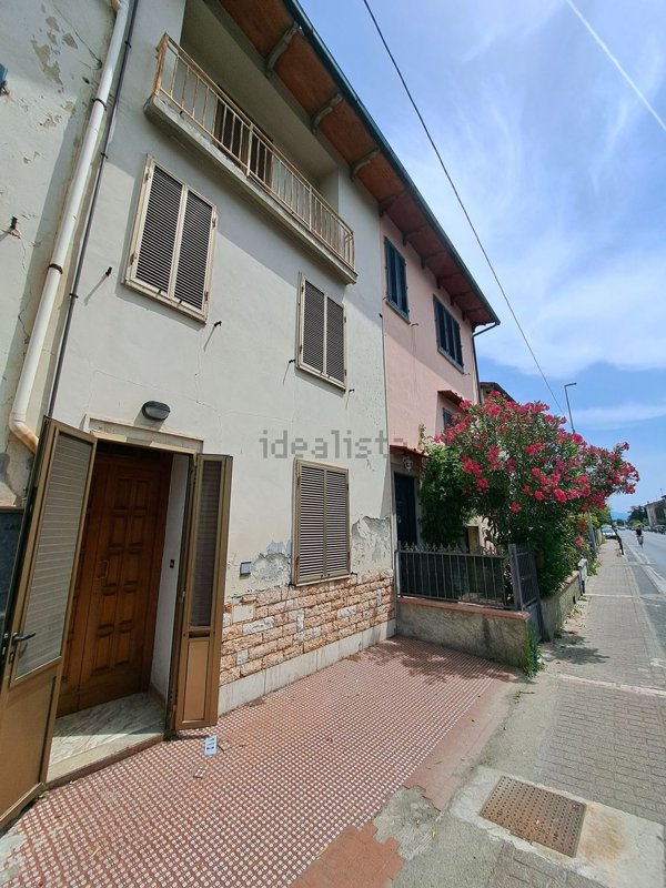 casa indipendente in vendita a Campi Bisenzio