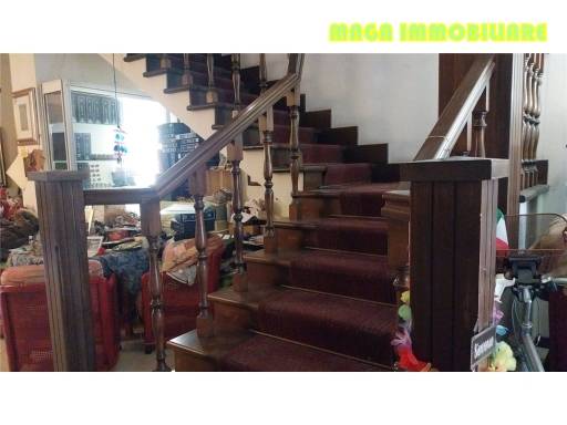 casa indipendente in vendita a Campi Bisenzio