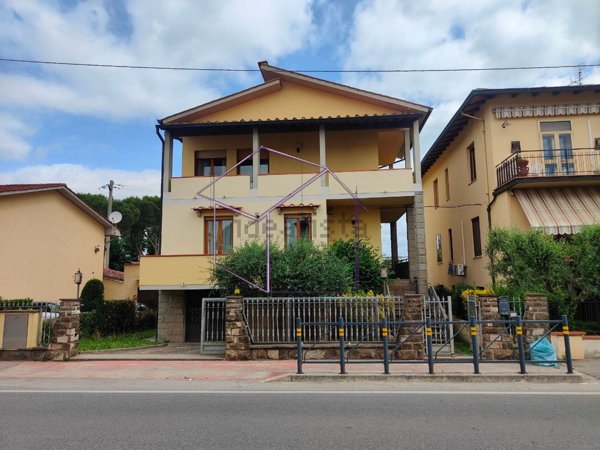 casa indipendente in vendita a Campi Bisenzio in zona Sant'Angelo a Lecore