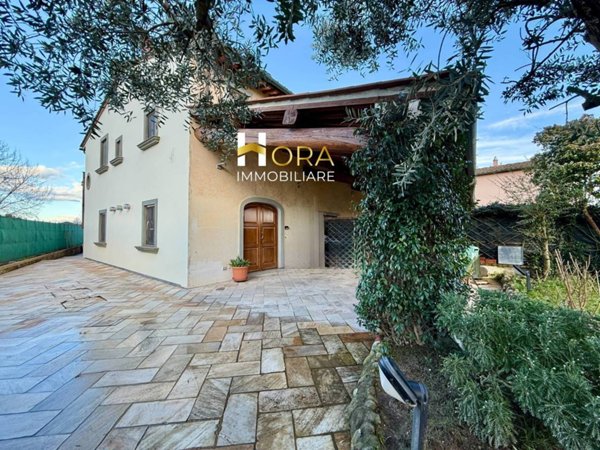 casa indipendente in vendita a Campi Bisenzio in zona San Piero a Ponti