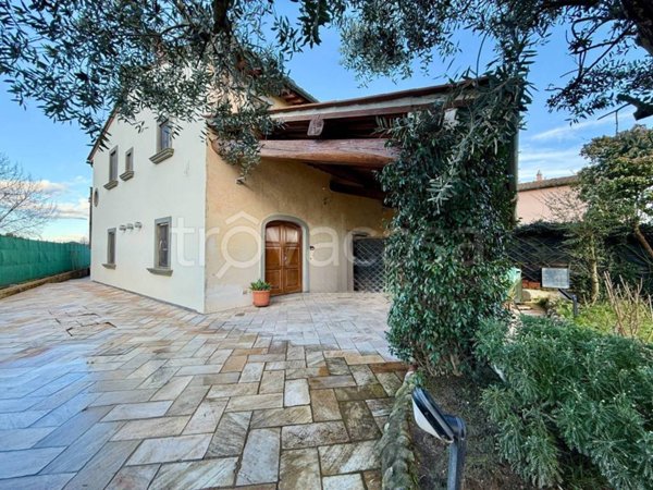 casa indipendente in vendita a Campi Bisenzio in zona San Piero a Ponti