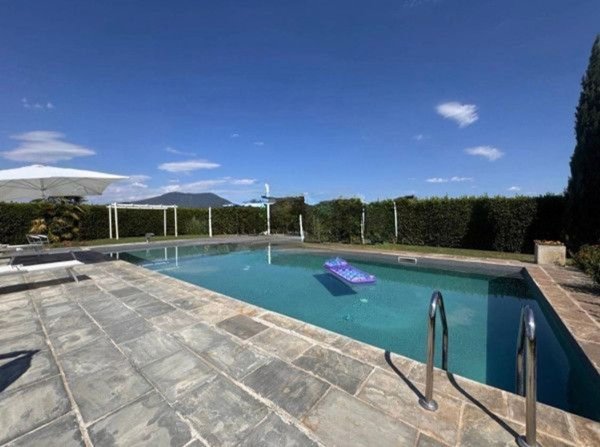 casa indipendente in vendita a Campi Bisenzio