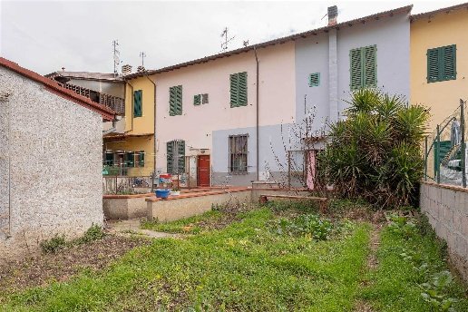 casa indipendente in vendita a Campi Bisenzio