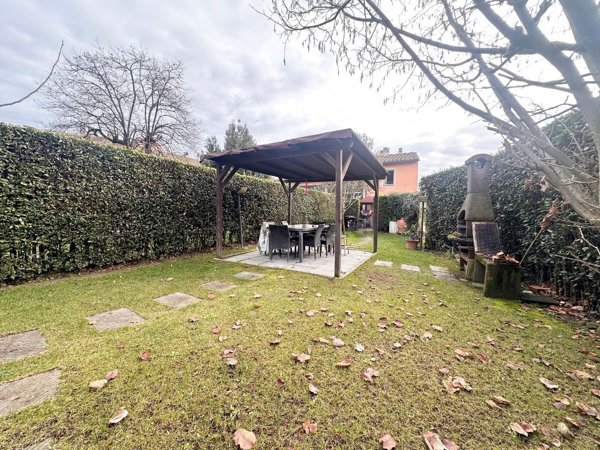 casa indipendente in vendita a Campi Bisenzio in zona Capalle