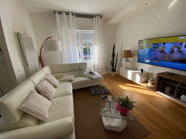 esavano in vendita a Campi Bisenzio