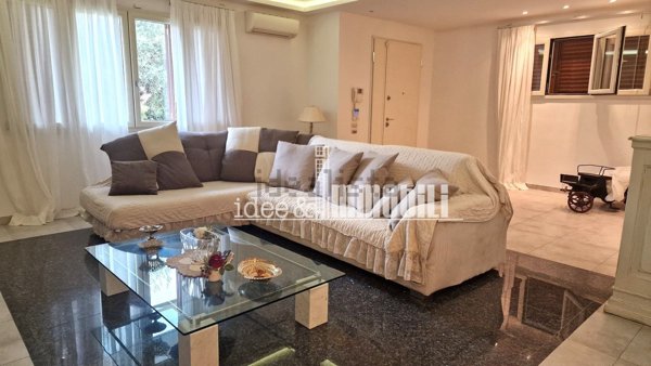 casa indipendente in vendita a Campi Bisenzio