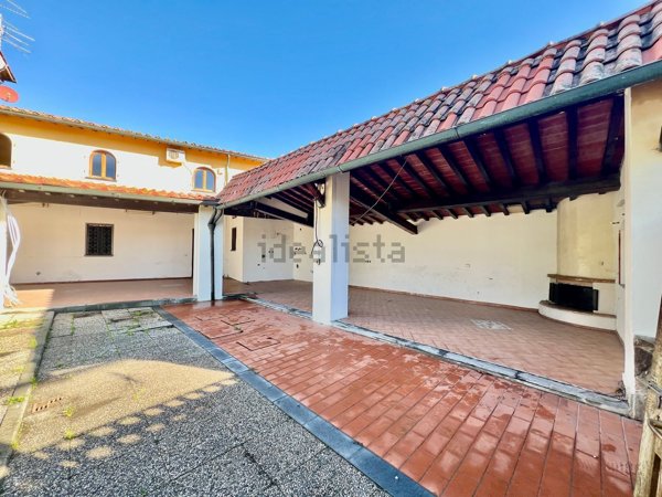 casa indipendente in vendita a Campi Bisenzio