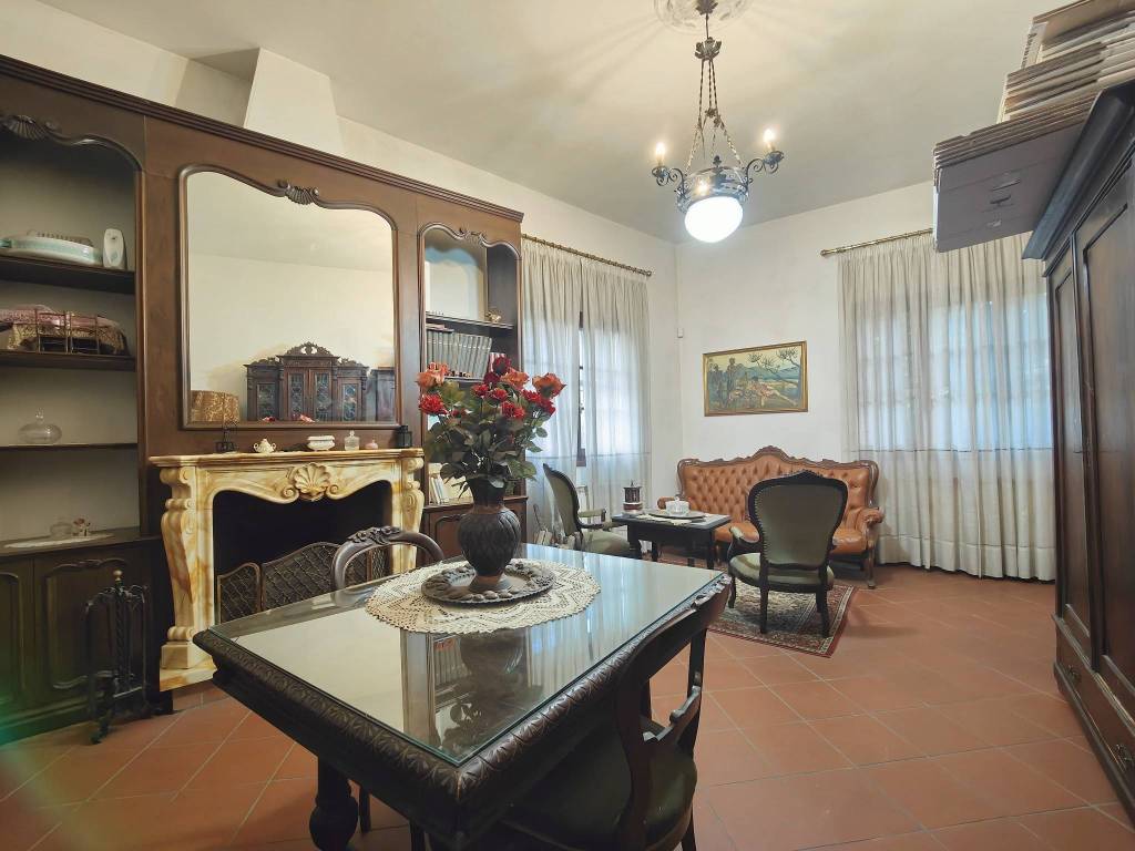 casa indipendente in vendita a Campi Bisenzio in zona San Donnino