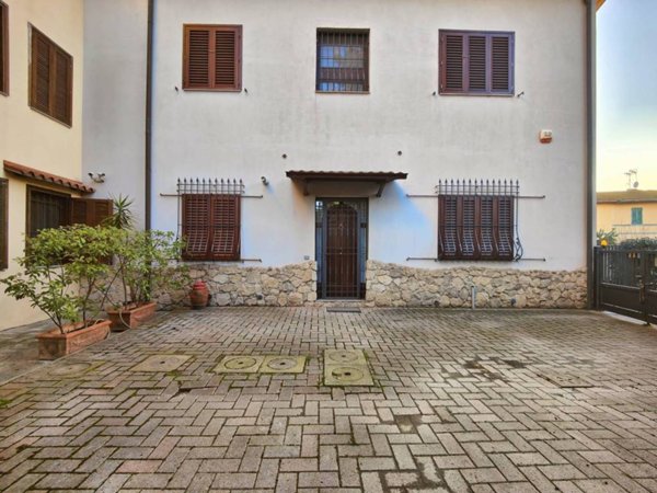 casa indipendente in vendita a Campi Bisenzio in zona San Donnino