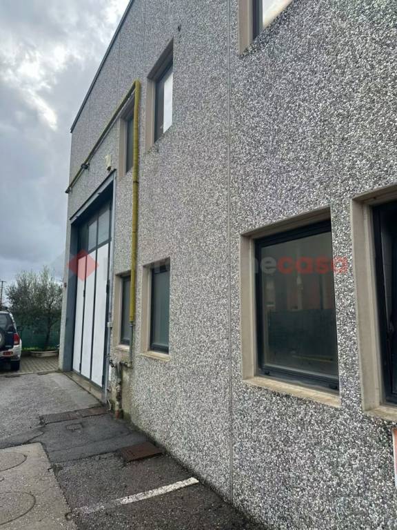 casa indipendente in vendita a Campi Bisenzio in zona Capalle