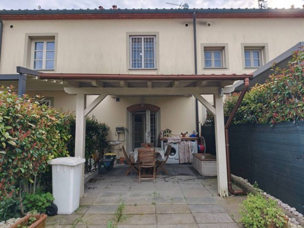 casa indipendente in vendita a Campi Bisenzio in zona San Piero a Ponti