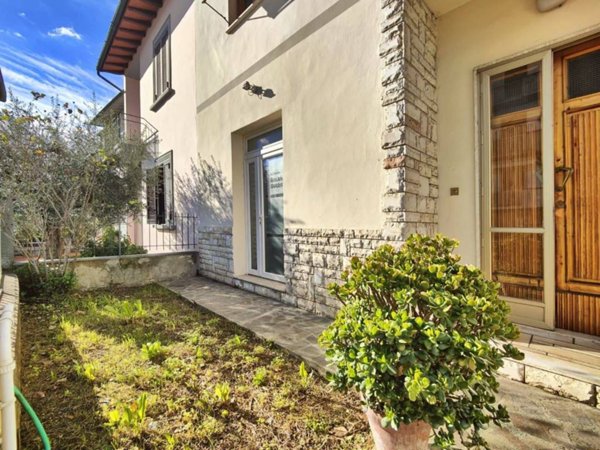 casa indipendente in vendita a Campi Bisenzio