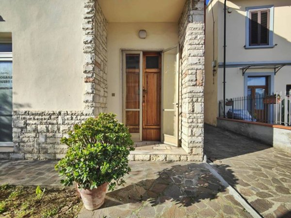 casa indipendente in vendita a Campi Bisenzio