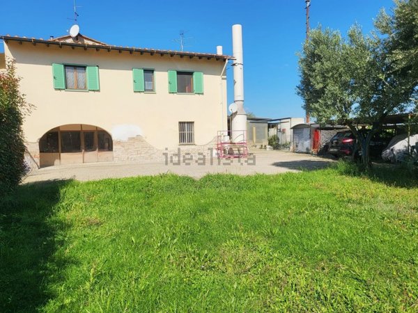 casa indipendente in vendita a Campi Bisenzio