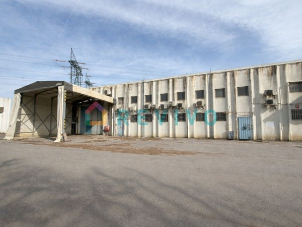 capannone in vendita a Campi Bisenzio