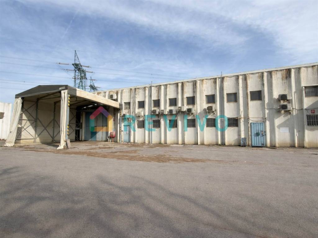 capannone in vendita a Campi Bisenzio