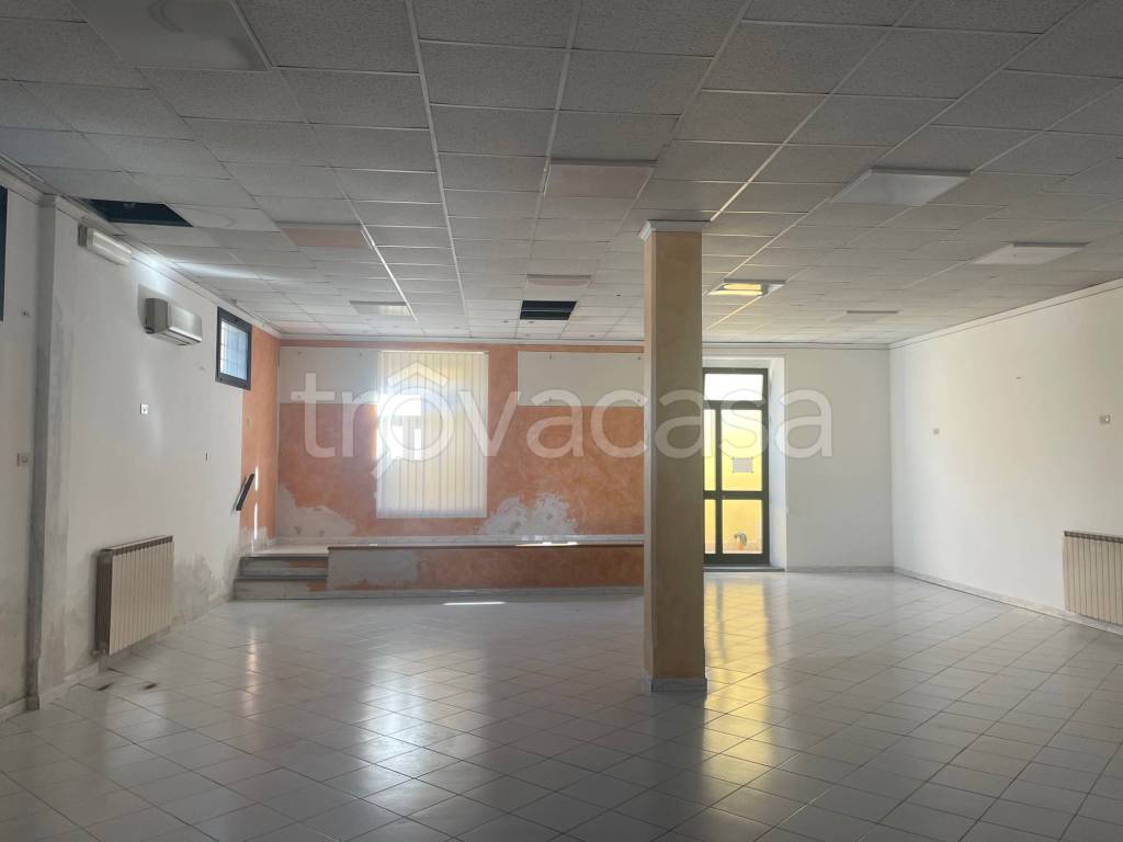 locale commerciale in vendita a Campi Bisenzio in zona San Donnino