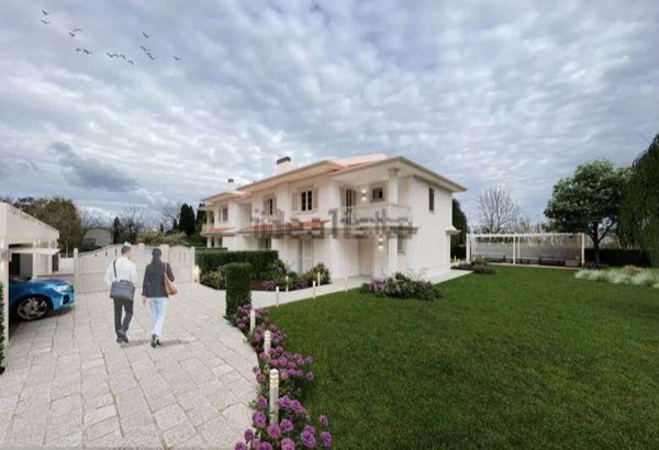 casa indipendente in vendita a Campi Bisenzio