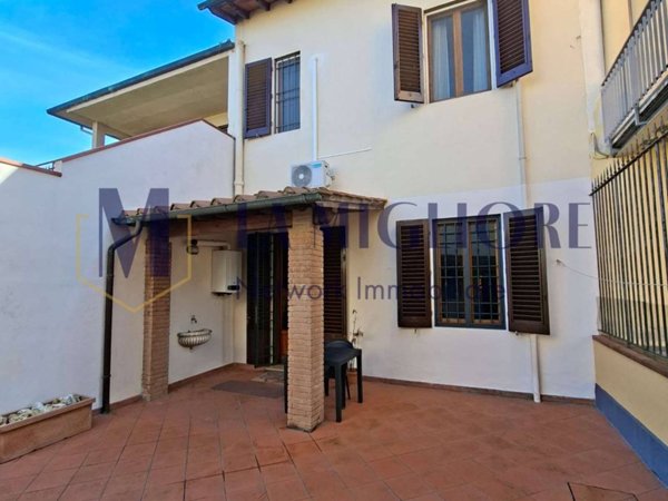 casa indipendente in vendita a Campi Bisenzio