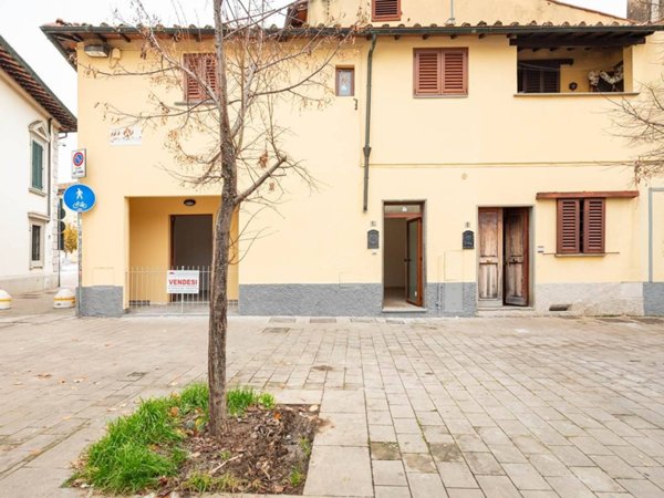 casa indipendente in vendita a Campi Bisenzio