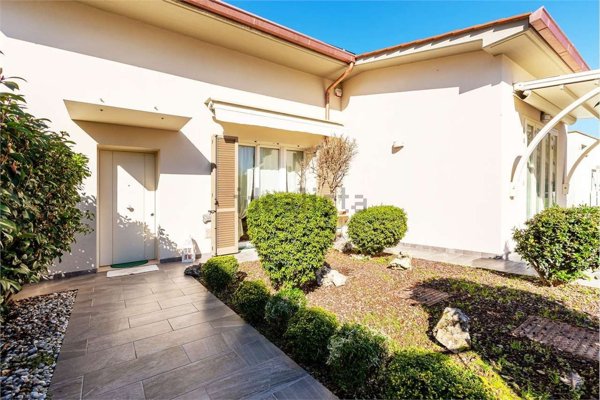 casa indipendente in vendita a Campi Bisenzio