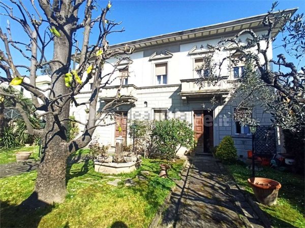 casa indipendente in vendita a Campi Bisenzio