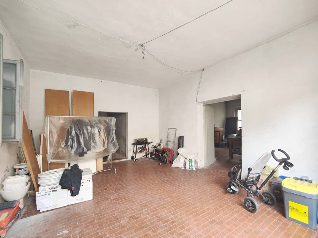 locale commerciale in vendita a Campi Bisenzio in zona San Donnino