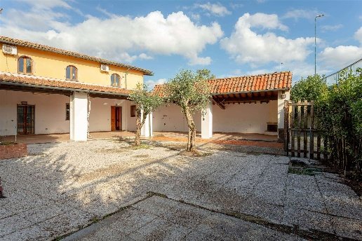 casa indipendente in vendita a Campi Bisenzio