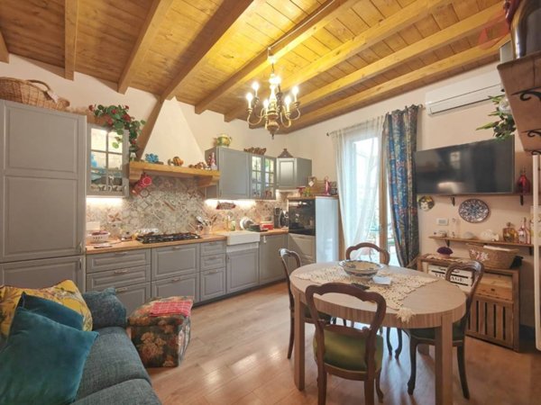 casa indipendente in vendita a Campi Bisenzio