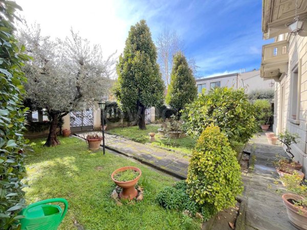 casa indipendente in vendita a Campi Bisenzio