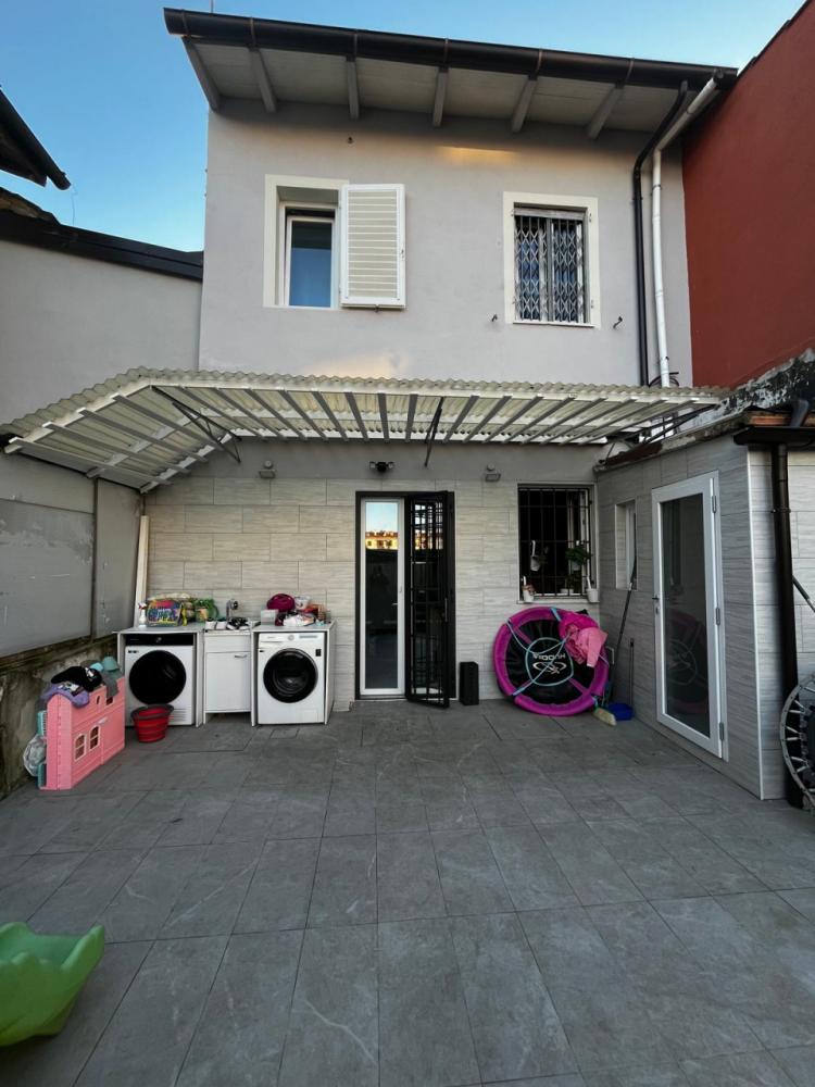 casa indipendente in vendita a Campi Bisenzio in zona Capalle