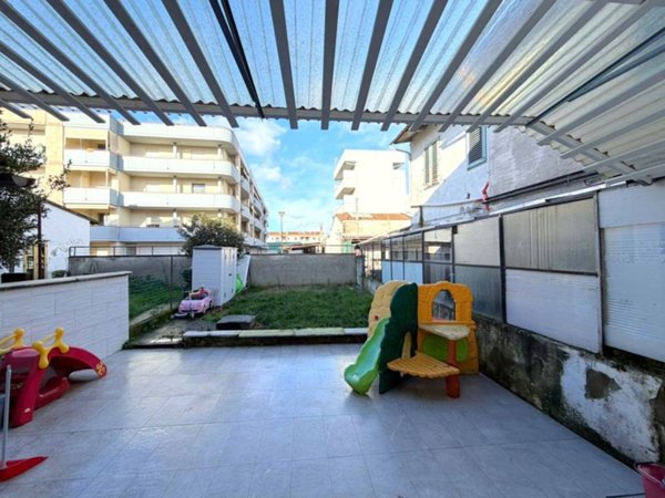 casa indipendente in vendita a Campi Bisenzio in zona Capalle