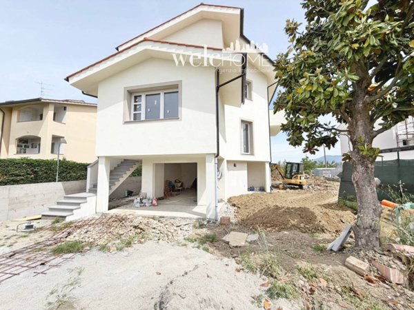 casa indipendente in vendita a Campi Bisenzio in zona Sant'Angelo a Lecore
