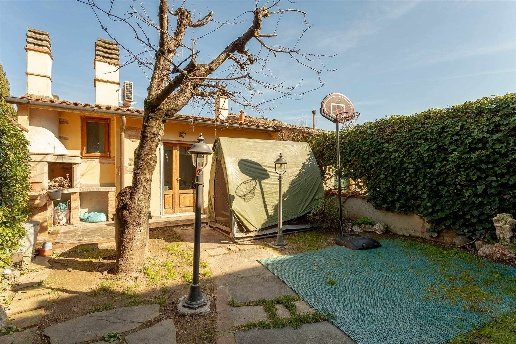 casa indipendente in vendita a Campi Bisenzio