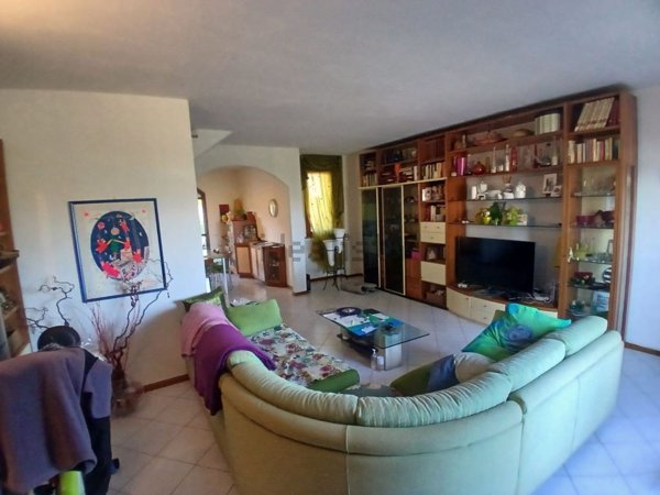 casa indipendente in vendita a Campi Bisenzio