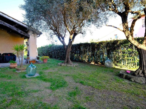 casa indipendente in vendita a Campi Bisenzio in zona San Piero a Ponti