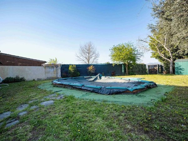 casa indipendente in vendita a Campi Bisenzio in zona San Piero a Ponti