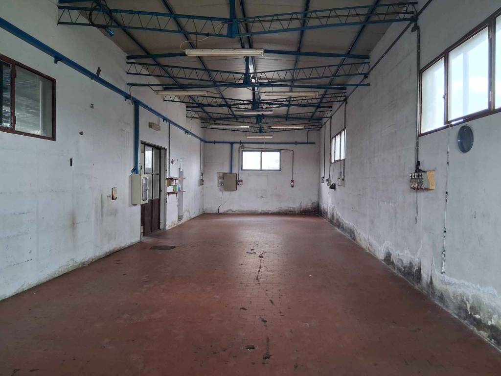 locale commerciale in vendita a Campi Bisenzio in zona San Donnino